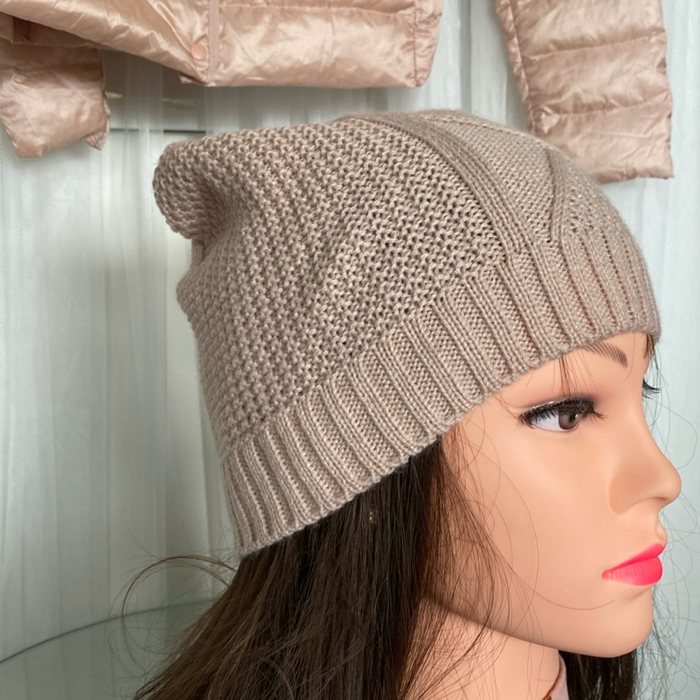 Winter women’s tuque cable knit acrylic! Colour blush pink! OS